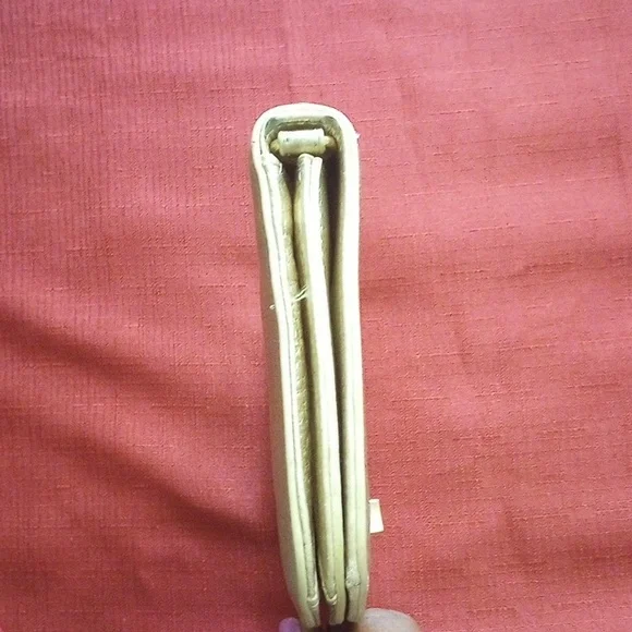 Tory Burch Gold Clutch..No Straps - Picture 10 of 11